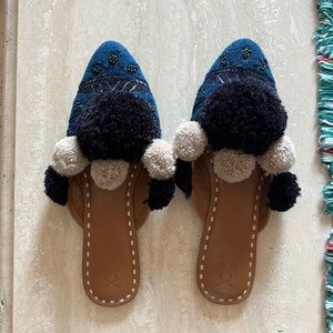 Figue India Vero Cuoio Pom Pom shoes